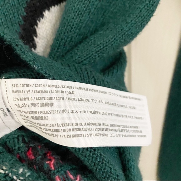 Hollister Penguin Green Holiday Christmas Sweater - Picture 6 of 7